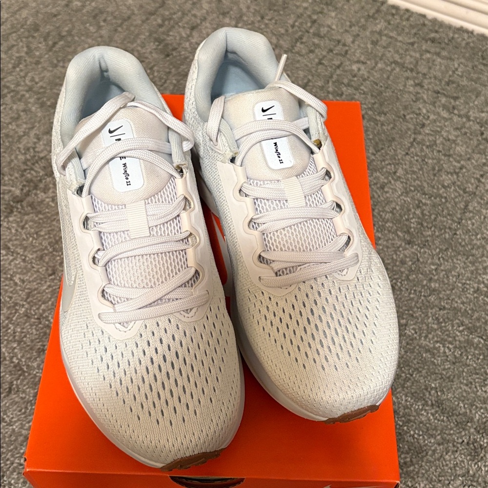 Nike Women’s Air Winflo 11 Running Shoes - White - Picture 4 of 4